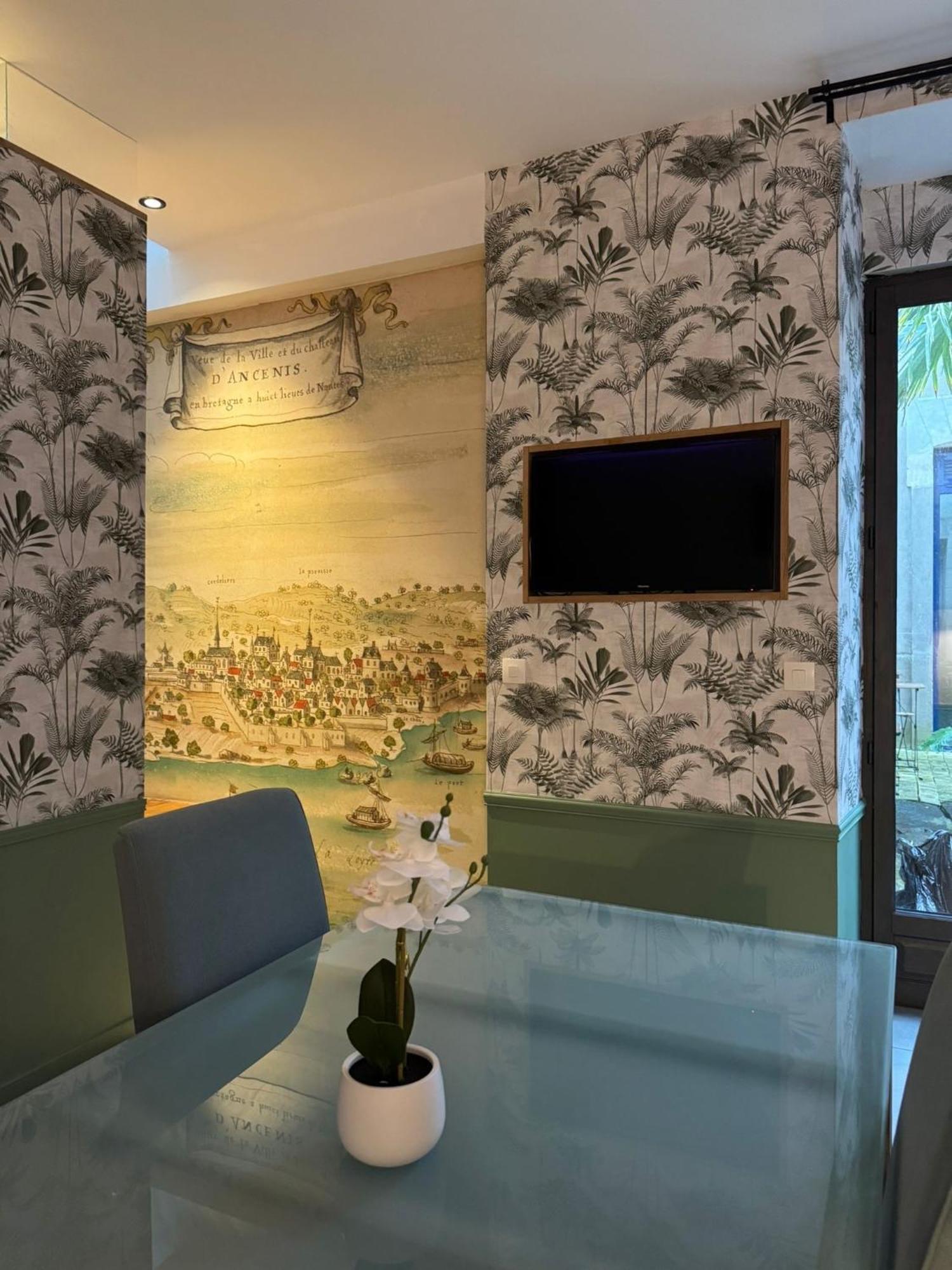 Les Penates De Loire Apartment *